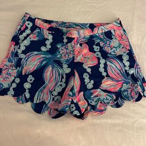 New Lilly Pulitzer size 6 shorts with scalloped hem line